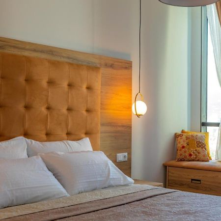 Entire Flat With City Skyline View - Two Bedrooms باتومي المظهر الخارجي الصورة