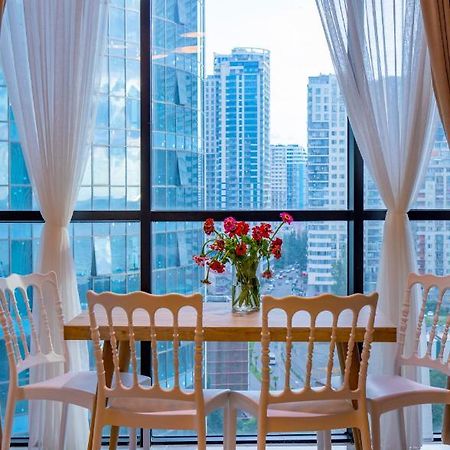 Entire Flat With City Skyline View - Two Bedrooms باتومي المظهر الخارجي الصورة