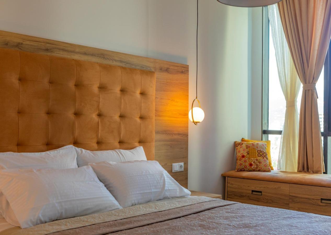Entire Flat With City Skyline View - Two Bedrooms باتومي المظهر الخارجي الصورة