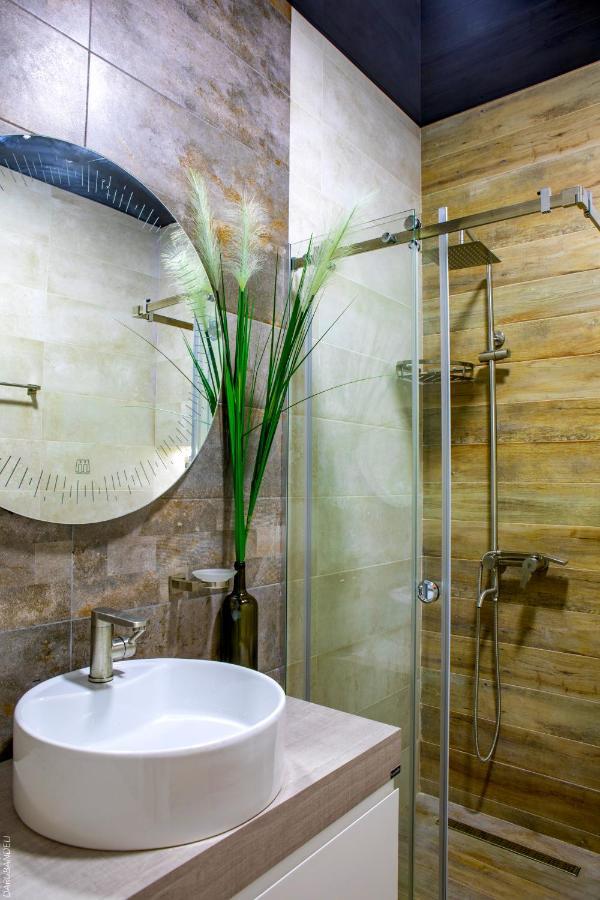 Entire Flat With City Skyline View - Two Bedrooms باتومي المظهر الخارجي الصورة