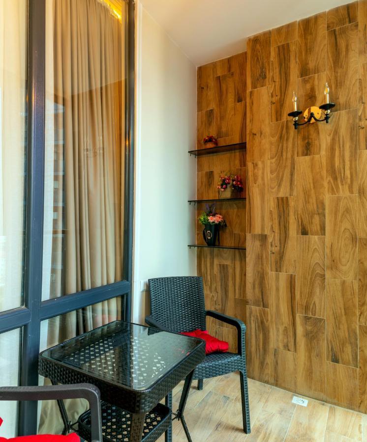 Entire Flat With City Skyline View - Two Bedrooms باتومي المظهر الخارجي الصورة