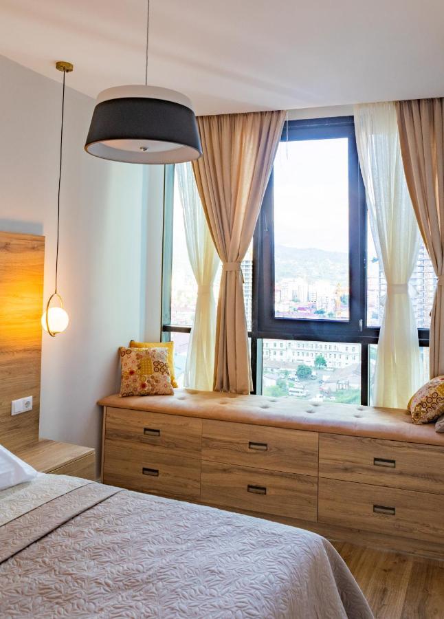 Entire Flat With City Skyline View - Two Bedrooms باتومي المظهر الخارجي الصورة