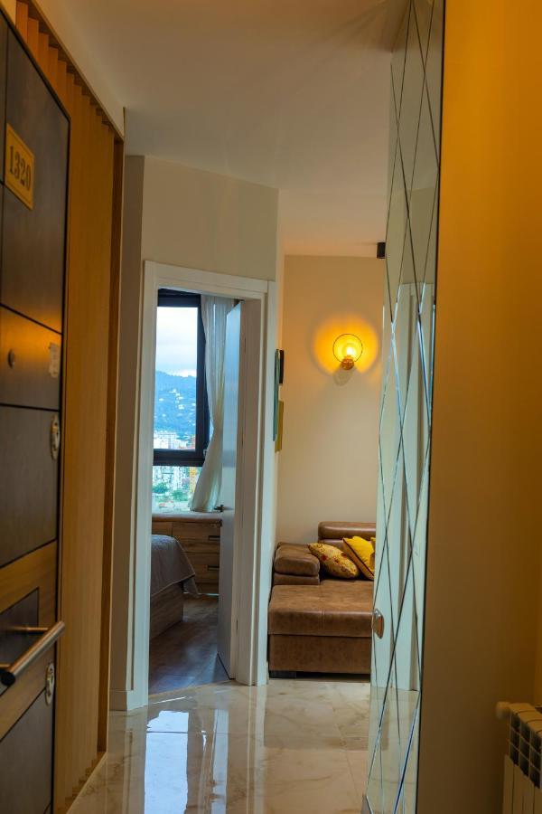 Entire Flat With City Skyline View - Two Bedrooms باتومي المظهر الخارجي الصورة